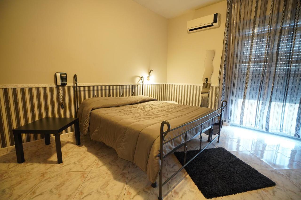 Hotel Stefany Лаго-Патрия Экстерьер фото